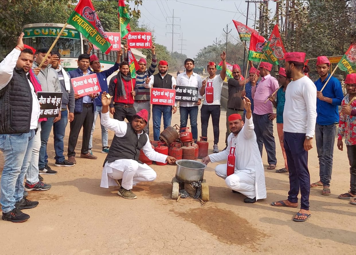 पेट्रोल-डीजल के दाम में बढ़ोत्तरी का सपा ने किया विरोध