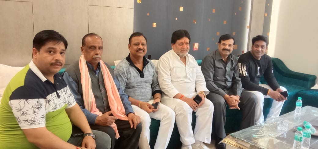 पेट्रोल-डीजल के दामों में बढ़ोत्तरी वापस लेने की मांग