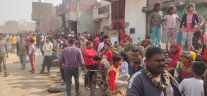 प्रताप विहार में हरित पट्टी पर बने 50 घरों पर चला निगम का बुलडोजर