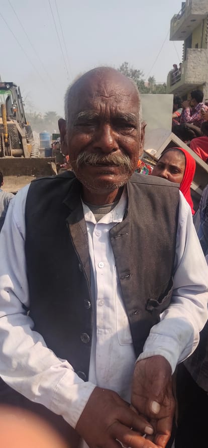 प्रताप विहार में हरित पट्टी पर बने 50 घरों पर चला निगम का बुलडोजर