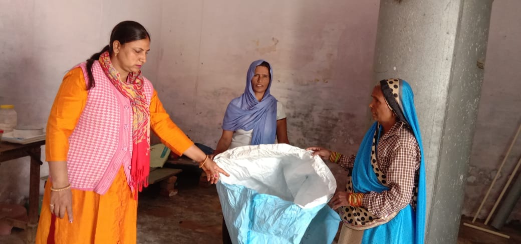 प्राथमिक विद्यालय के ताले तोड़कर हजारों रुपये कीमत का माल चोरी