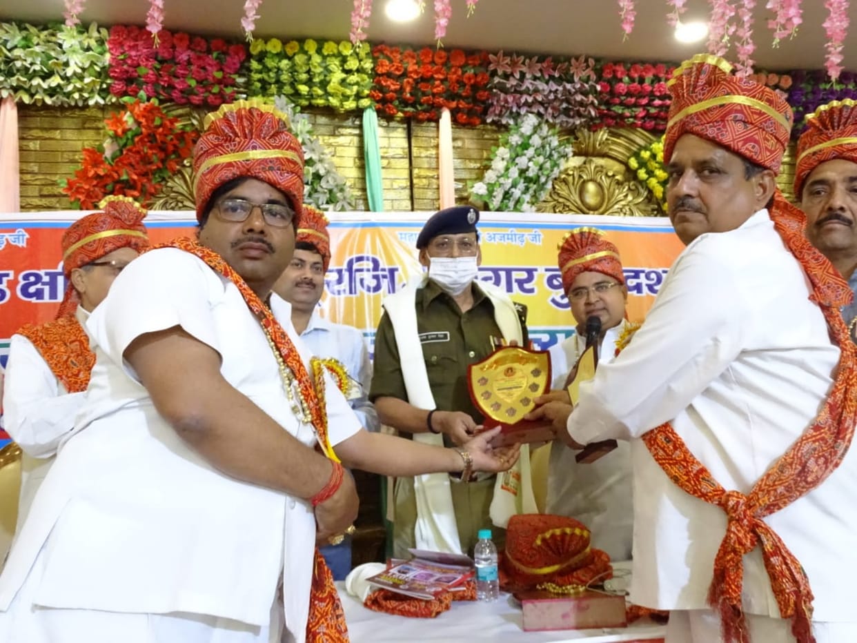 गंभीर अपराधों के खुलासे पर एसएसपी को किया सम्मानित