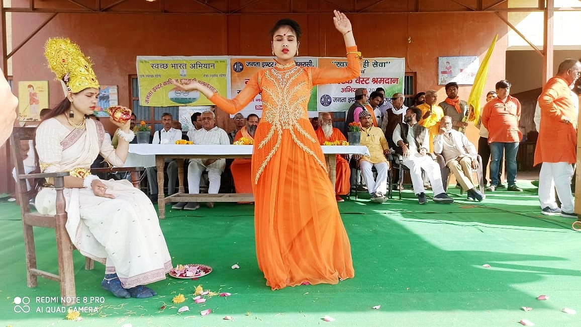 विद्यार्थियों ने किए संस्कृतिक कार्यक्रम