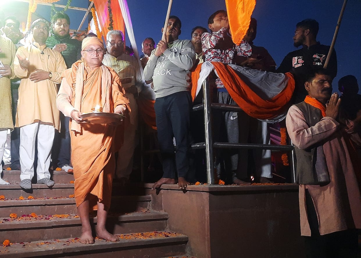 गंगा आरती में रही विशाल भीड़