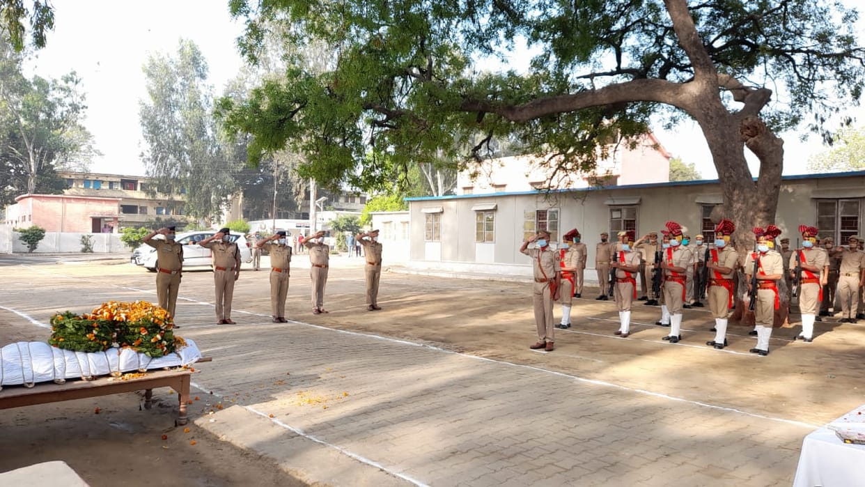 पुलिस लाइन में दी सिपाही को श्रद्धांजलि