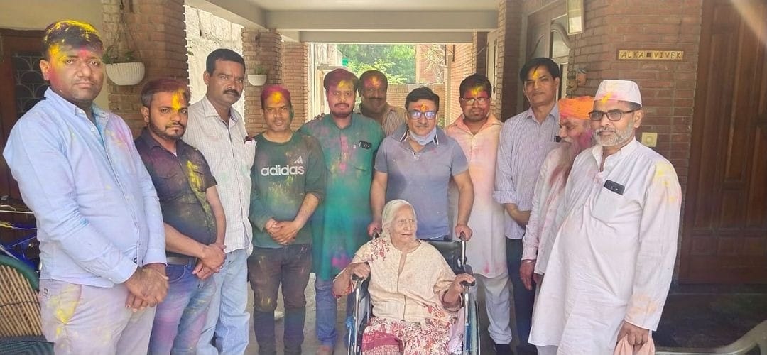 विवेक बंसल ने सादगी के साथ मनाई होली