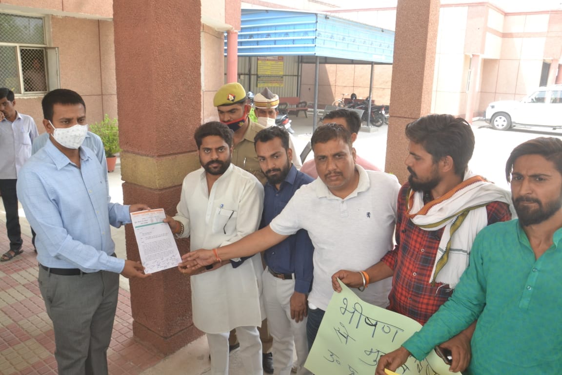 पहले प्रदूषण नियंत्रण के उपाय करें फिर फैक्ट्रियां संचालित हों

 जवां क्षेत्र में राख और प्रदूषण की समस्या को लेकर युवा कांग्रेसियों ने मंडलायुक्त को सौंपा ज्ञापन