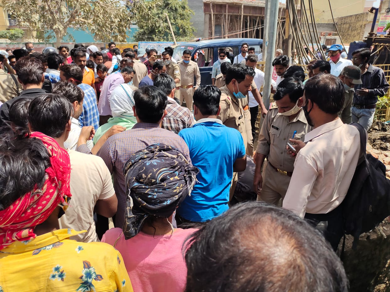 बाइक समेत नाले में पड़ा मिला लापता युवक का शव