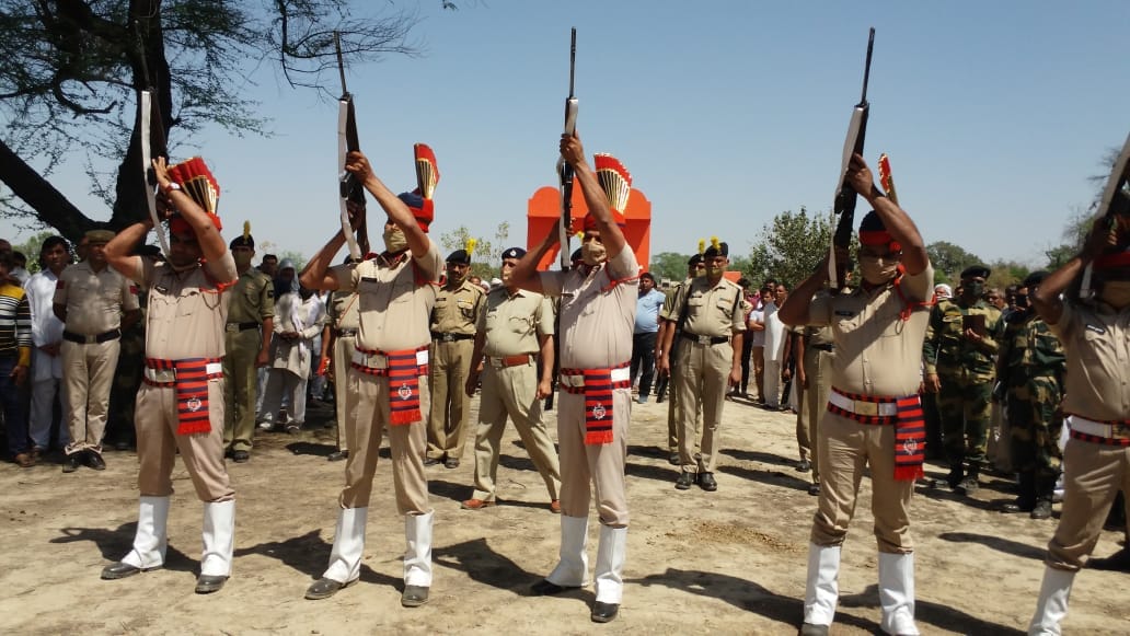 बीएसएफ के जवान का गांव में हुआ अंतिम संस्कार