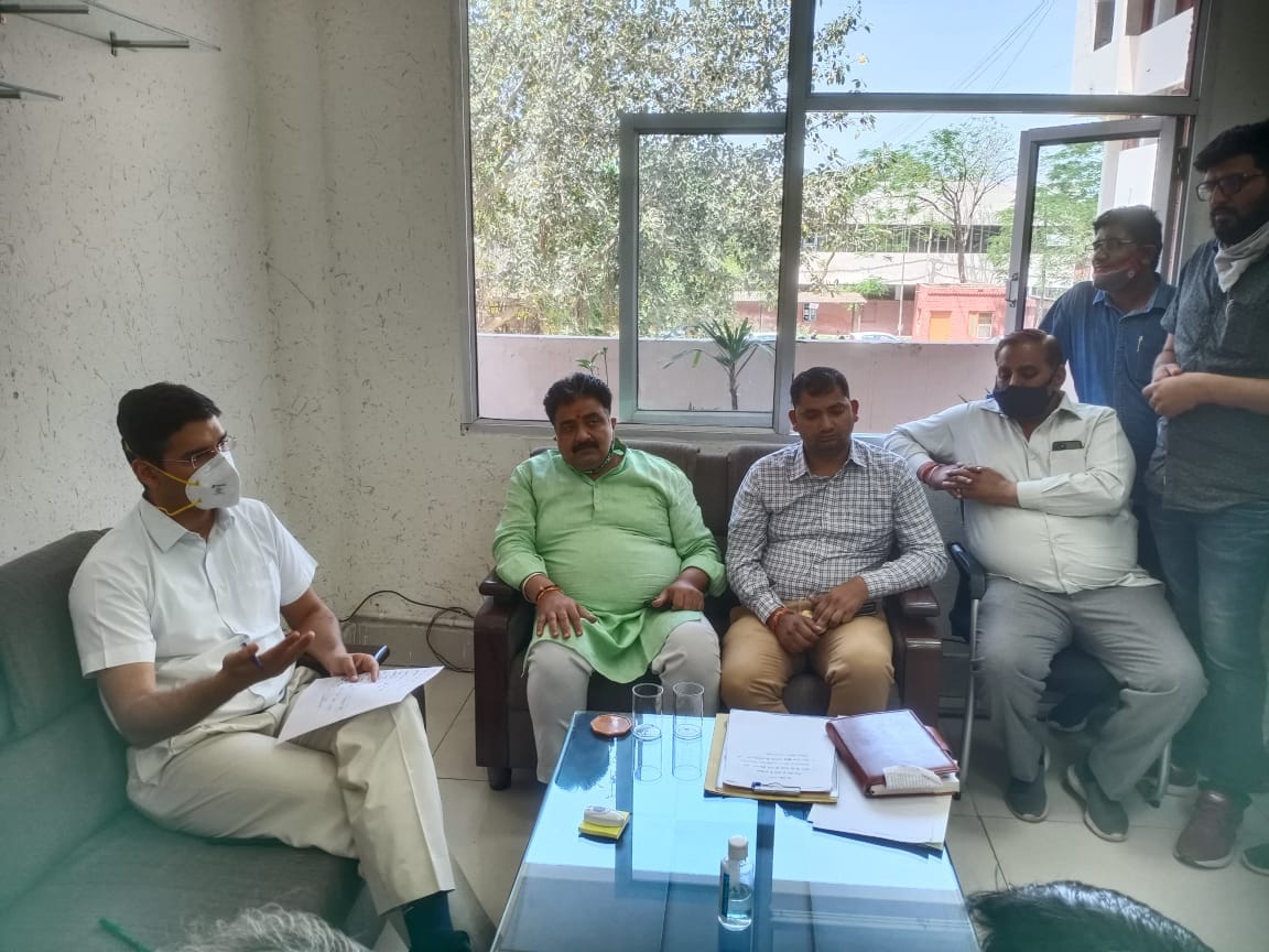 भाजपा विधायक ने अधिकारियों पर लगाए रिश्वत लेने के आरोप, डीसी से की शिकायत