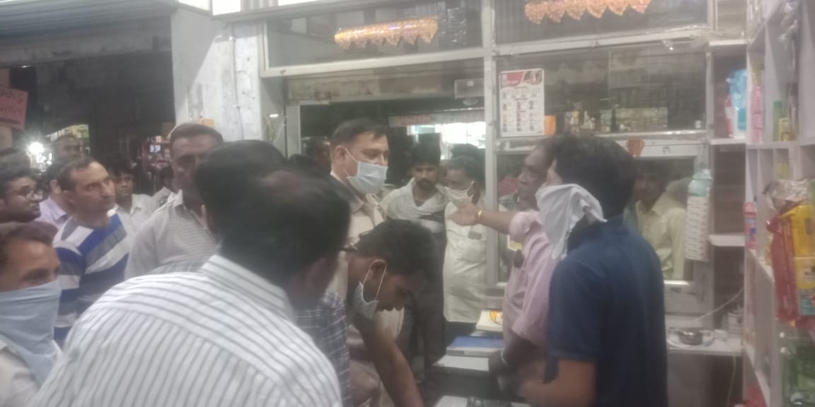 चार हथियारबंद युवकों ने होलसेल की दुकान पर की लूटपाट की कोशिश