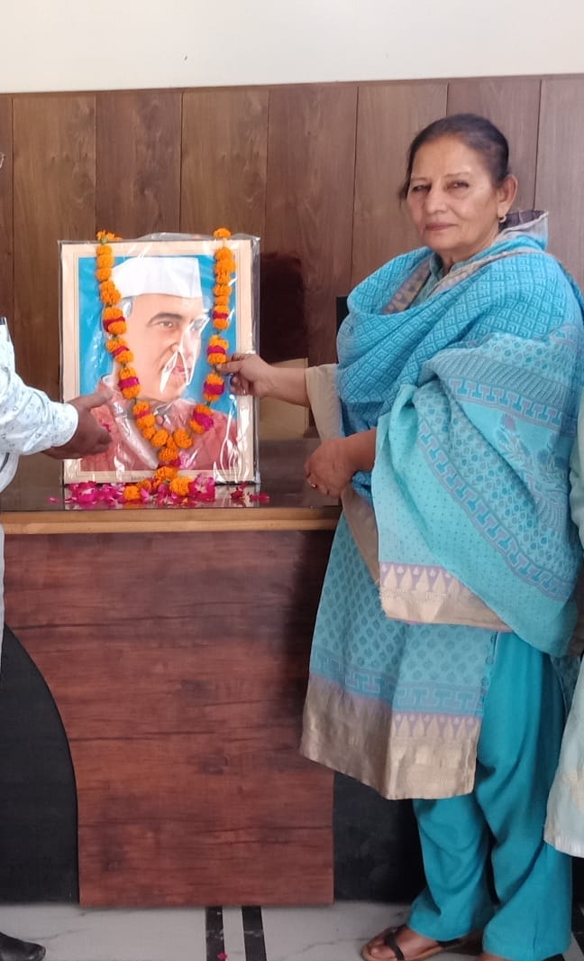 आधुनिक भारत के शिल्पकार थे पंडित जवाहरलाल नेहरू

 पुण्यतिथि के अवसर पर कांग्रेसियों ने अपने श्रद्धा सुमन अर्पित किए