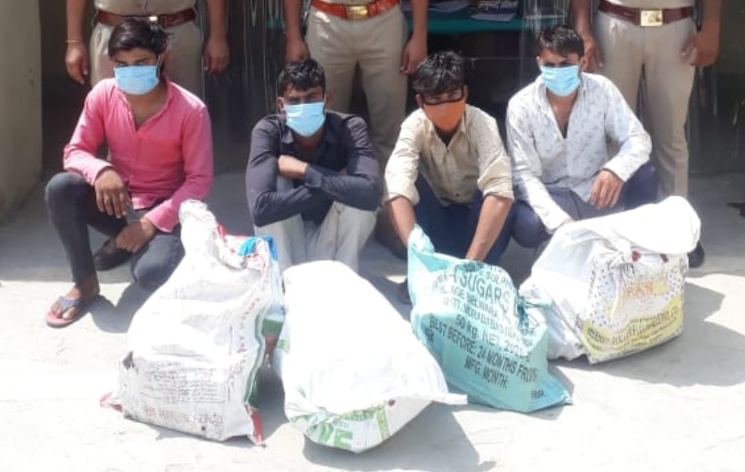गांव के ही युवकों ने मकान और स्कूल में की चोरी, गिरफ्तार