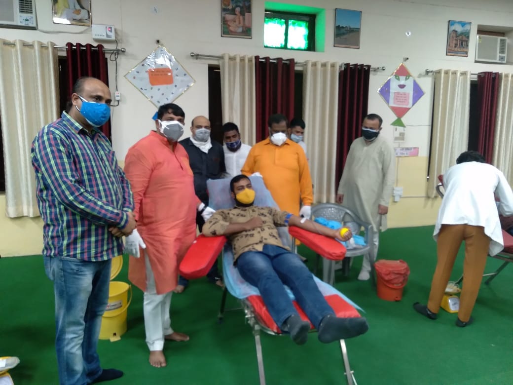 सेवा दिवस पर सरस्वती शिशु मंदिर में लगा रक्तदान शिविर