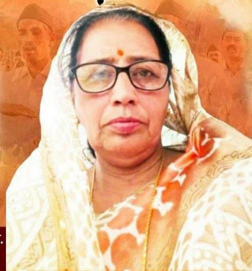 लड़कियों को न दें मोबाइल, दें तो नजर रखें