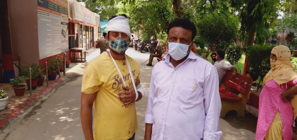 रंजिश के चलते चाकू मार डॉक्टर व उसके भतीजे को किया घायल