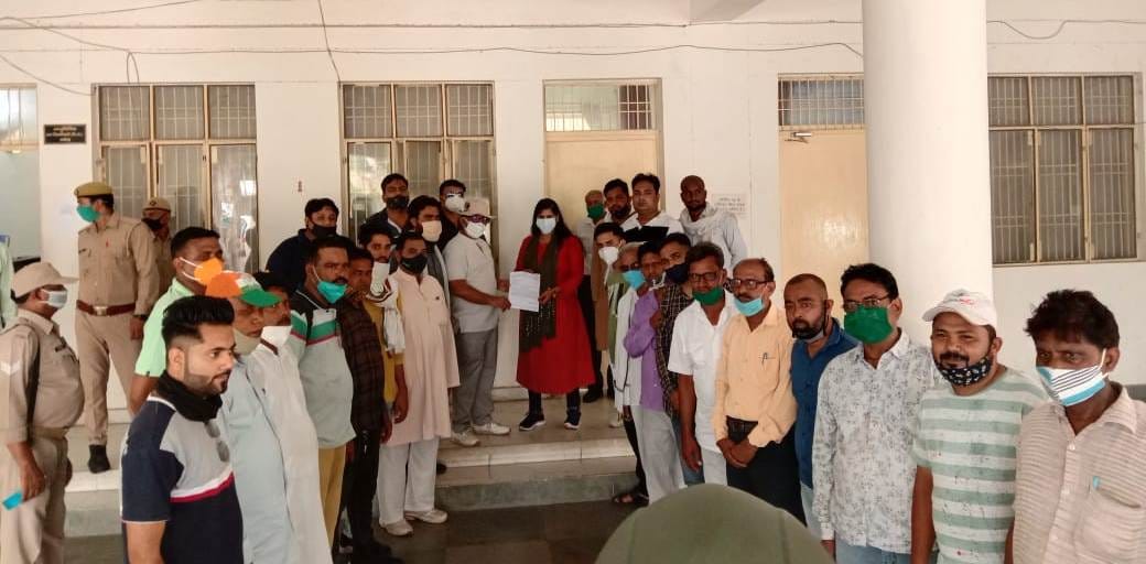 अयोध्या भूमि घोटाले की जांच सुप्रीम कोर्ट के न्यायाधीश से कराने की मांग 


कांग्रेसियों ने राष्ट्रपति को संबोधित ज्ञापन एसीएम द्वितीय अंजुम बी को सौंपा