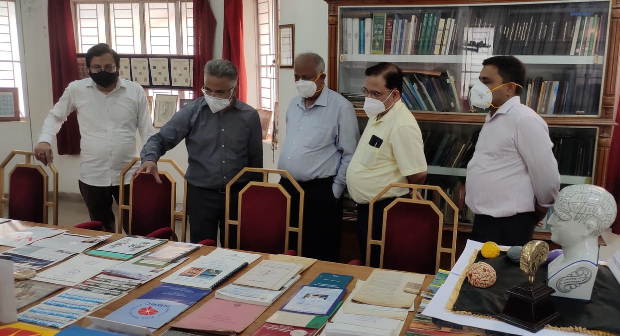 500 वर्ष पुरानी दुर्लभ पुस्तक की अनुवादित प्रति को प्रदर्शनी में दिखाया

इब्ने सीना एकेडमी ने ब्रेन अवेयरनेस वीक का आयोजन किया
