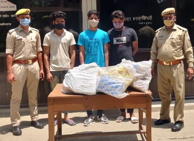 पुलिस ने तीन चोर पलड़े, चोरी का माल बरामद