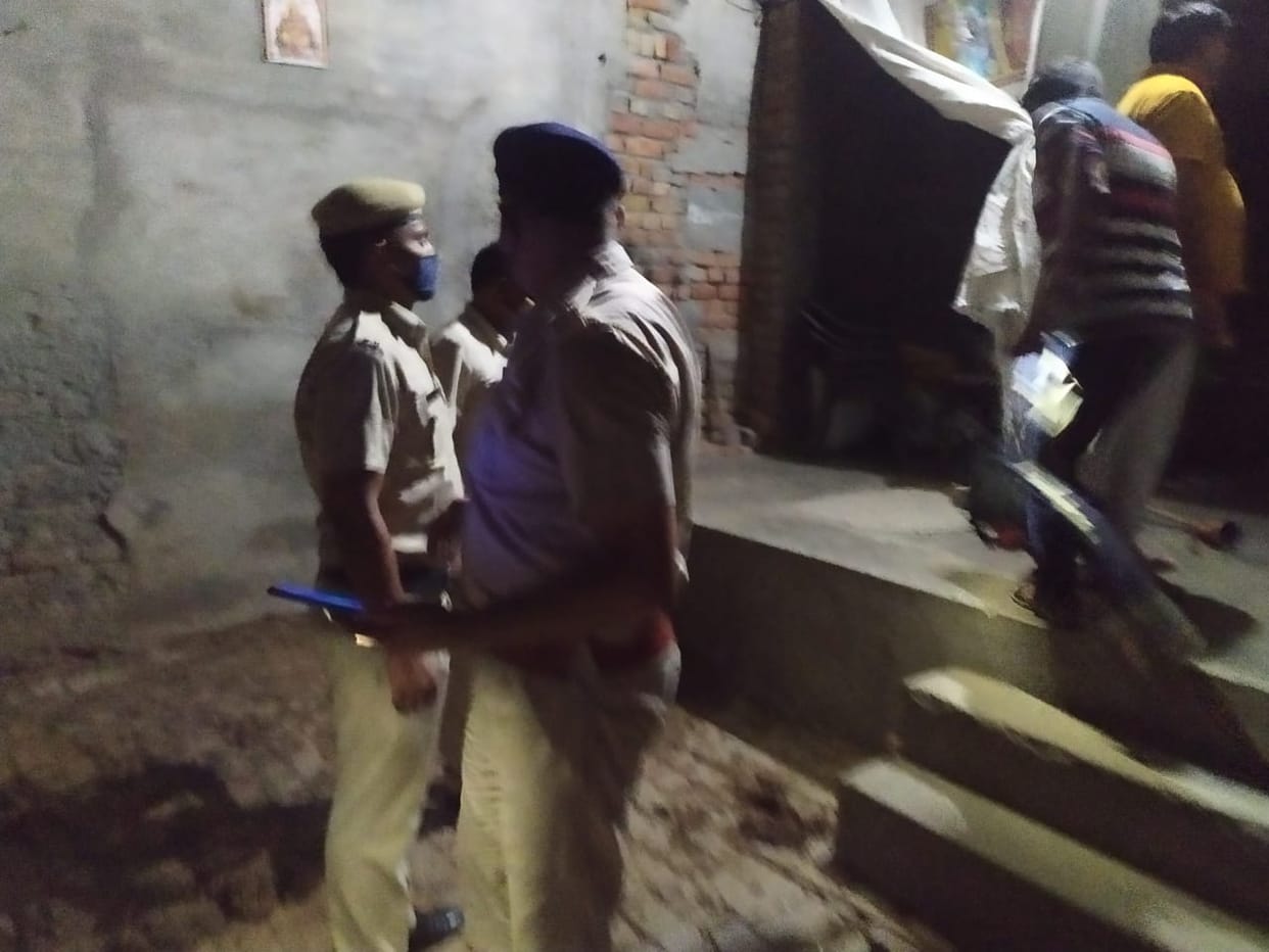 बेटे पर मां की हत्या कर फंदे पर लटकाने का आरोप, बहन ने किया खुलासा