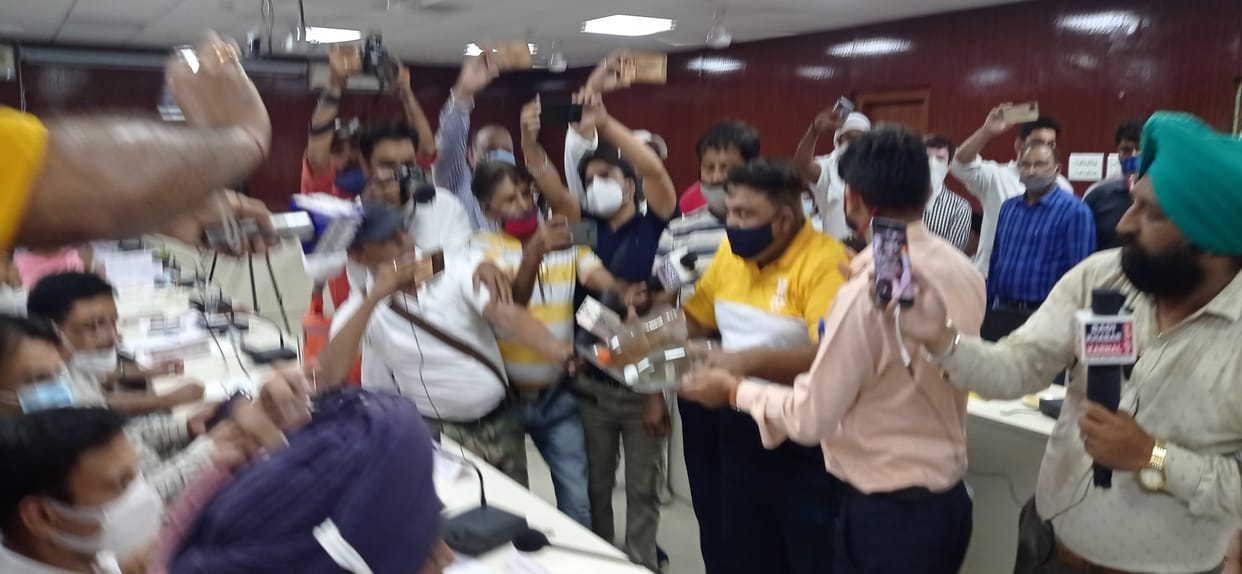 नगर निगम करनाल की बैठक हंगामेदार रही