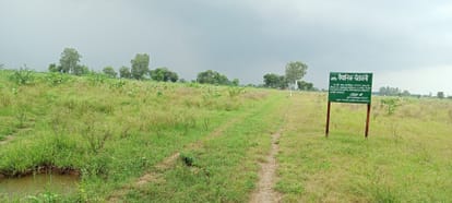नोएडा एयरपोर्ट पर रुका सफाई व समतलीकरण का काम