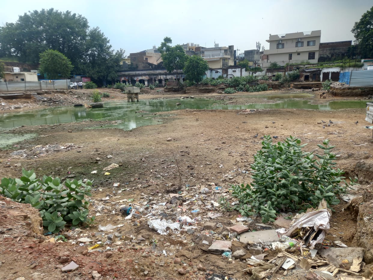 कमान सराय स्थित नगर निगम की वह जमीन यहां पर मल्टी लेवल पार्किंग बनाई जानी थी