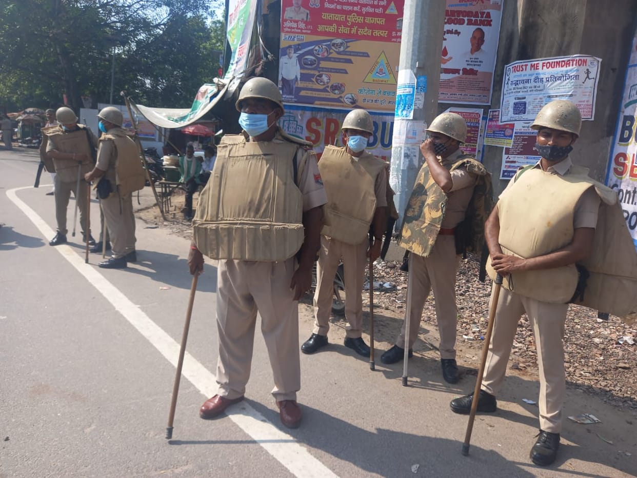 Baghpat: Bhakyu and farmers blocked the highway in protest against the agricultural law