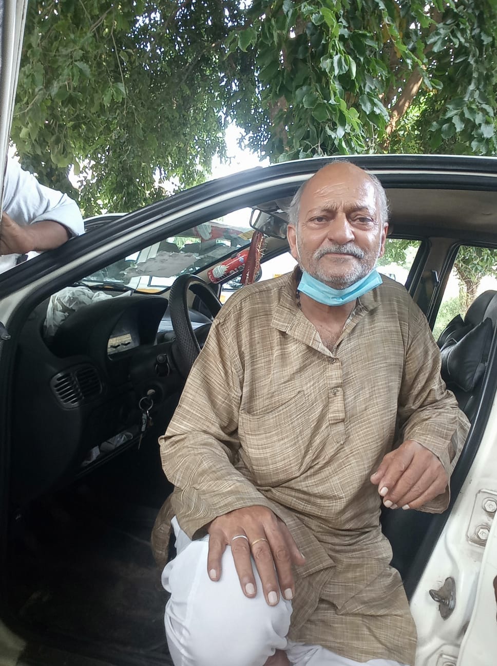 महामारी के गड्ढे से निकलकर टैक्सी बुकिंग के व्यापार ने पकड़ी रफ्तार

आगरा में पर्यटन व मथुरा वृंदावन में धार्मिक पर्यटन के साथ-साथ समारोह आदि में जाने के लिए भी बढ़ रही मांग
