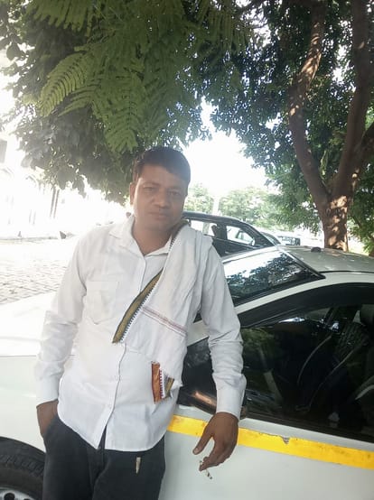 महामारी के गड्ढे से निकलकर टैक्सी बुकिंग के व्यापार ने पकड़ी रफ्तार

आगरा में पर्यटन व मथुरा वृंदावन में धार्मिक पर्यटन के साथ-साथ समारोह आदि में जाने के लिए भी बढ़ रही मांग