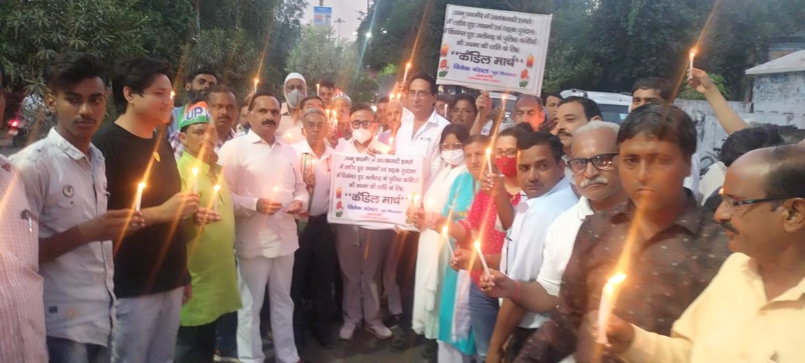 कैंडल मार्च के साथ कांग्रेसियों ने जम्मू कश्मीर में शहीद हुए जवानों को श्रद्धांजलि दी