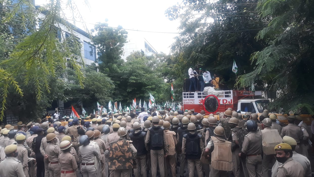 भारतीय किसान यूनियन ने घेरा प्राधिकरण