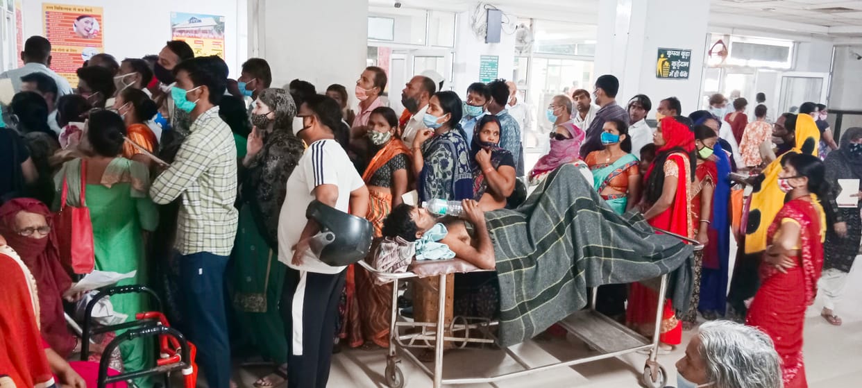 फरीदाबाद बीके नागरिक स्थल में मरीजों की लगी भीड़