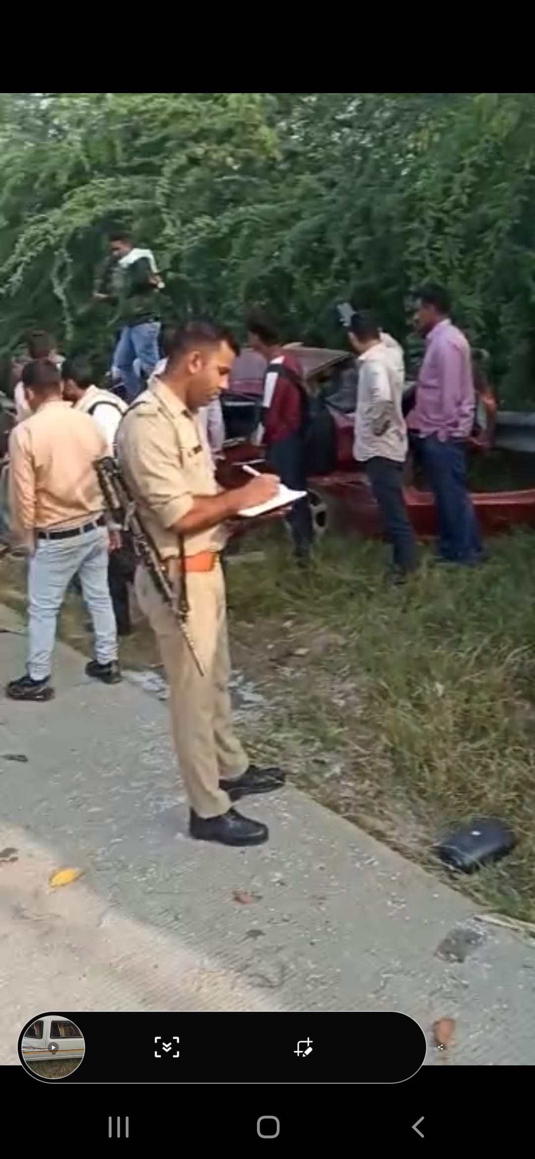 यमुना एक्सप्रेस वे पर खड़े वाहन में घुसी अफ्रीकियों की तेज रफ्तार कार, दो की मौत