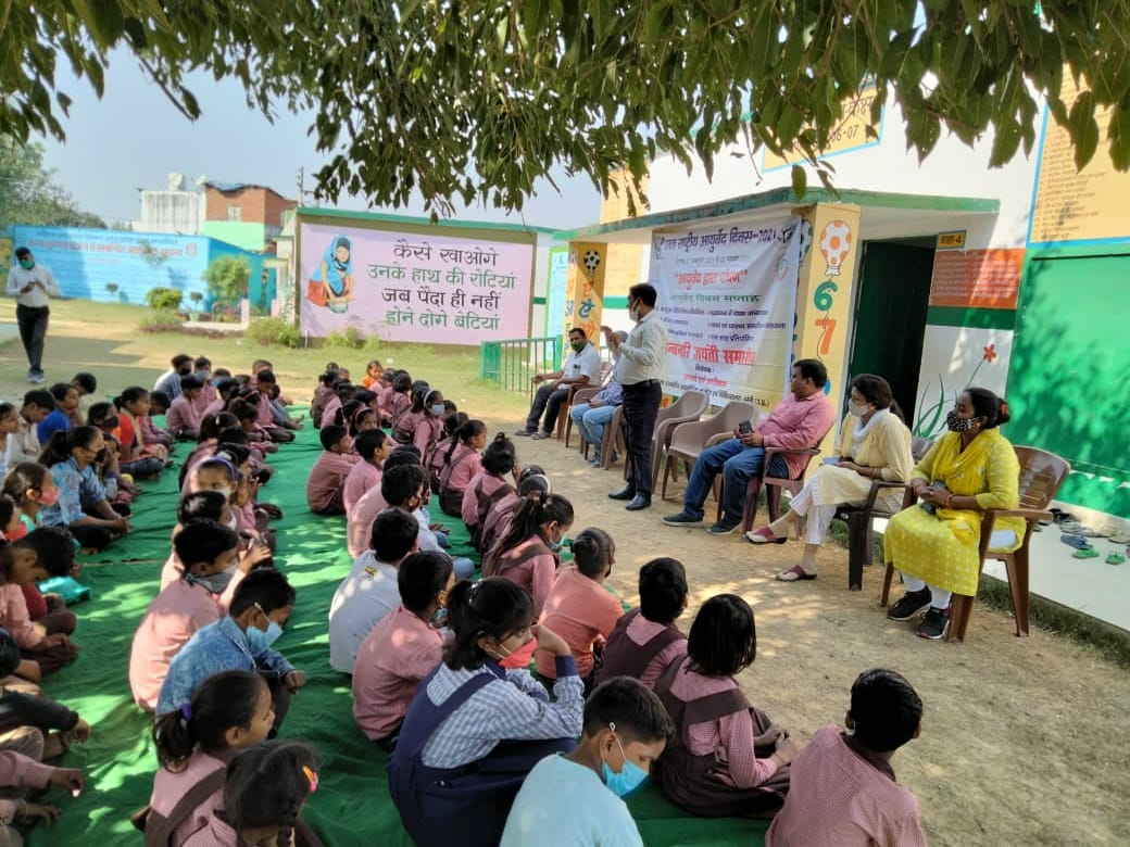 'पेट के कीड़े पोषण और पाचन में अड़चन'