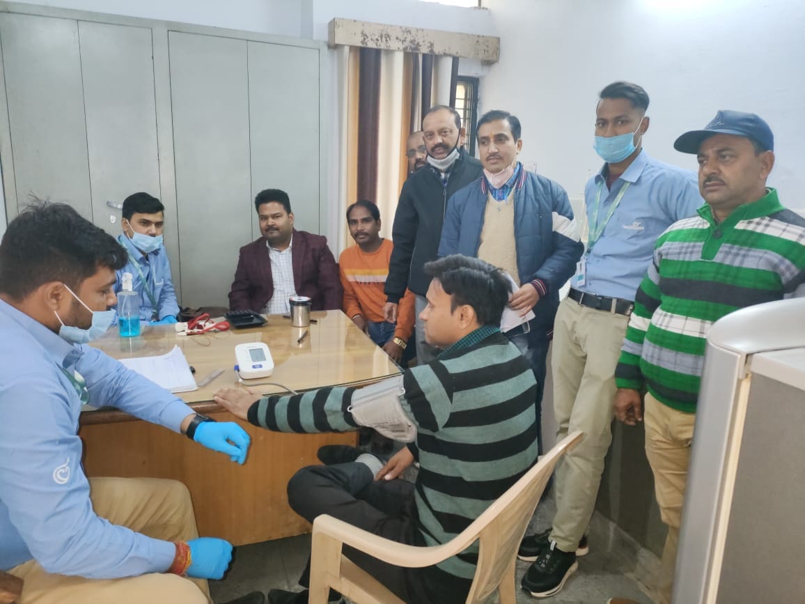 विवि के हेल्थ सेंटर पर लगा स्वास्थ्य शिविर