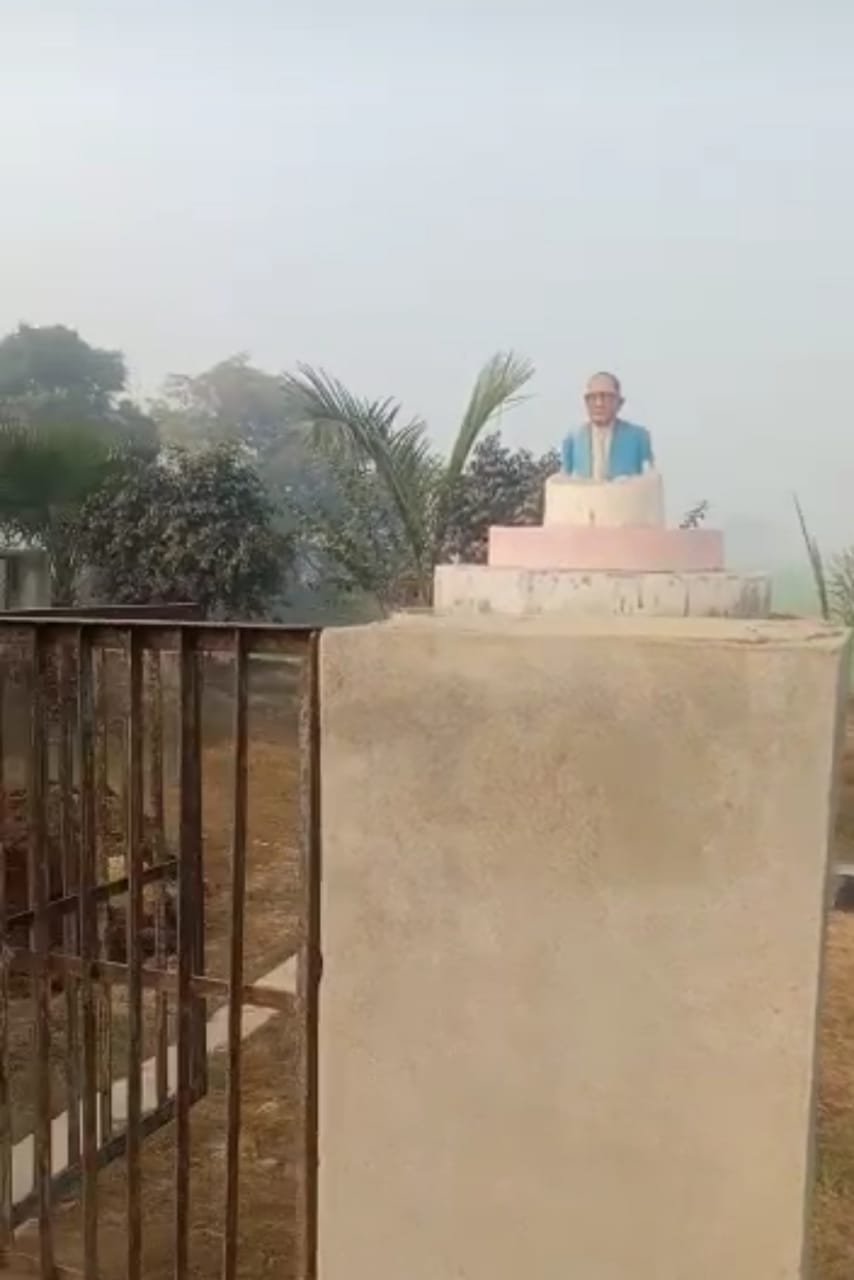 खांडा गांव में आंबेडकर पार्क की दीवार तोड़ने पर अनुसूचित जाति के लोगों ने जताया रोष