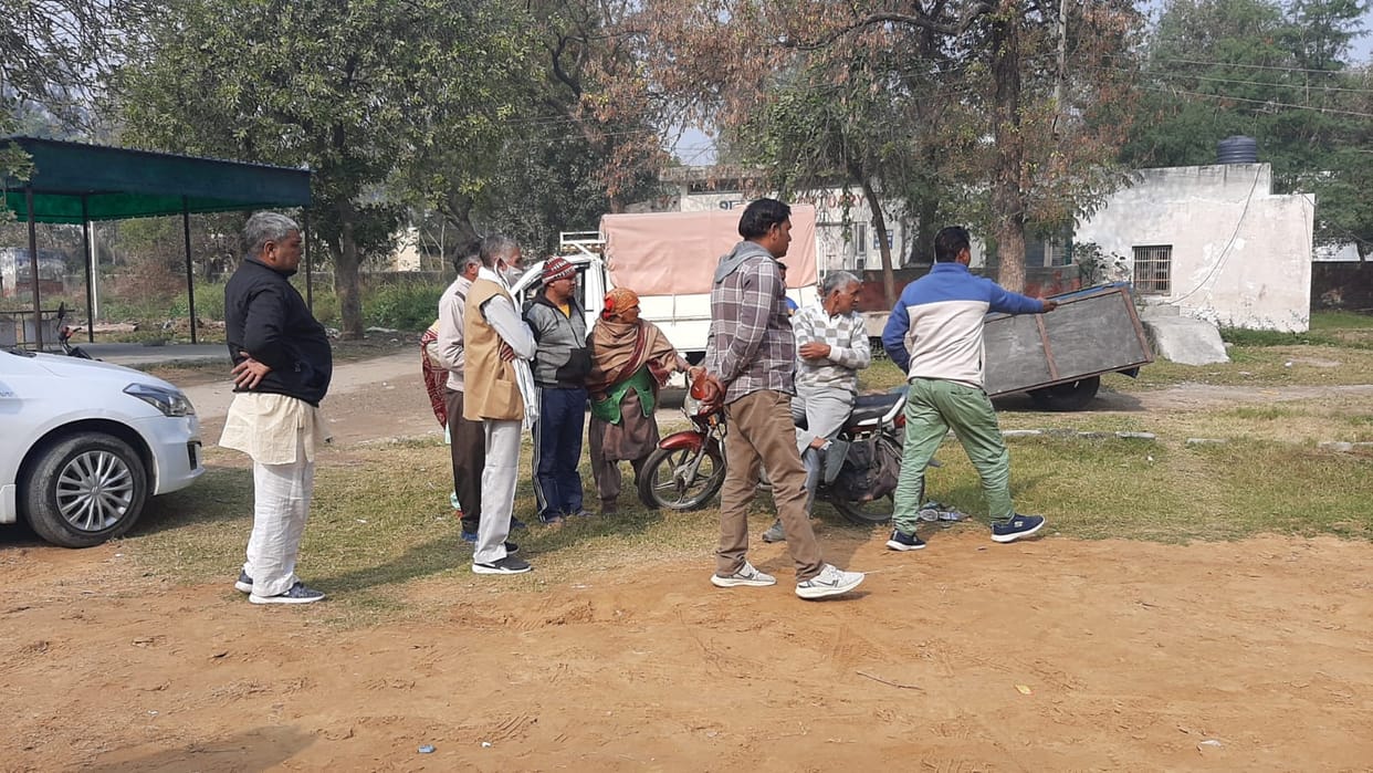 नग्न अवस्था में  मिला बिरहोड़ गांव के ग्रामीण का अधजला शव
 तीन के खिलाफ हत्या का मामला दर्ज
