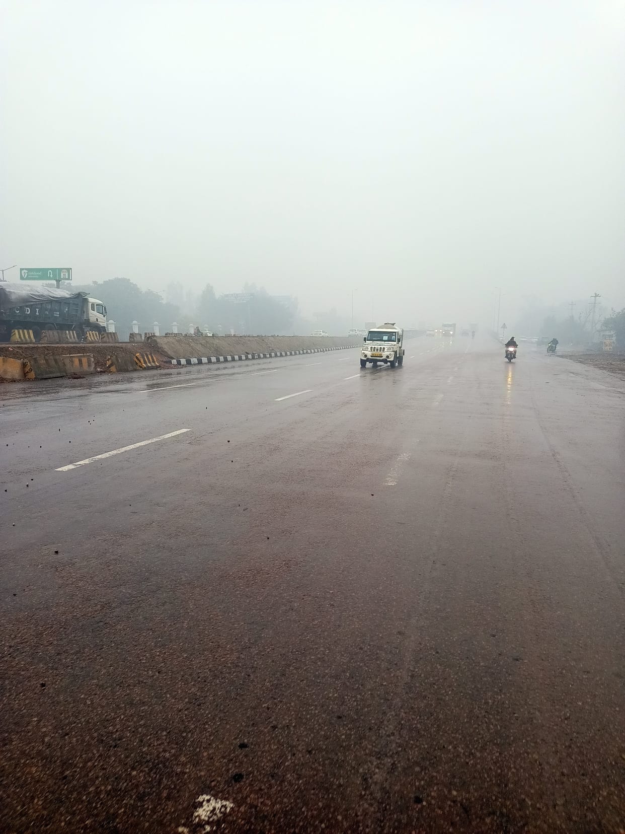 बदला मौसम का मिजाज, सुबह से ही हो रही बूंदाबांदी
