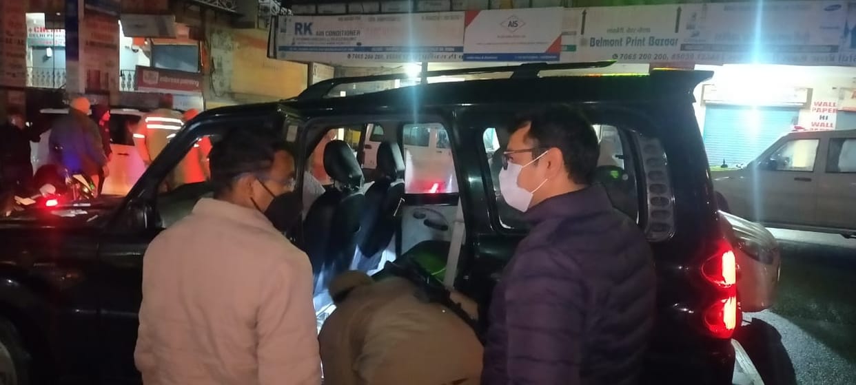 ग्रेटर नोएडा वेस्ट में गाजियाबाद सीमा पर चला देर रात तक चेकिंग अभियान