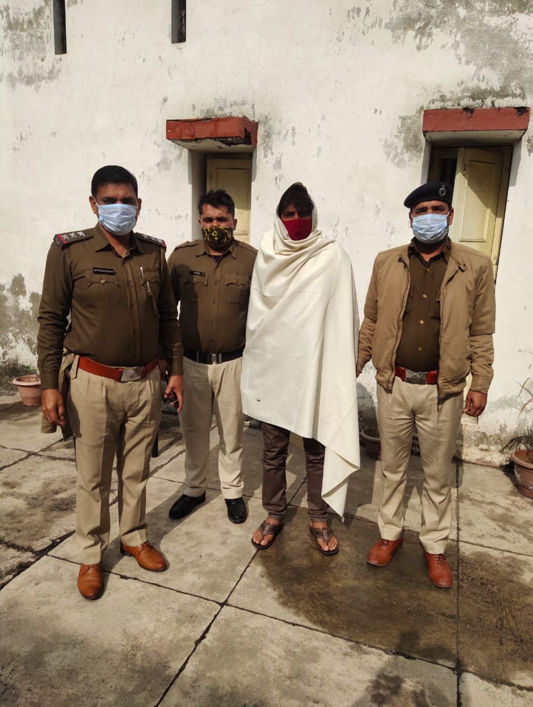 कार में जलाकर हत्या का मामला : मामले में फरार मुख्य आरोपी गिरफ्तार