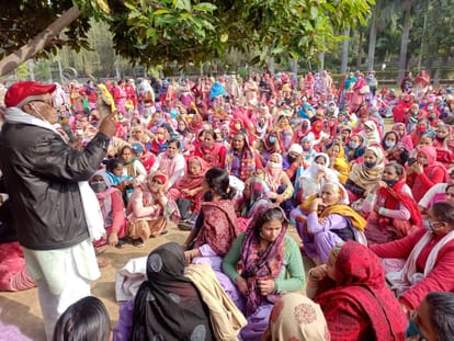 वेतन व अपने नियमितीकरण के लिए आंगनबाड़ी कार्यकर्ताओं ने गिरफ्तारियां