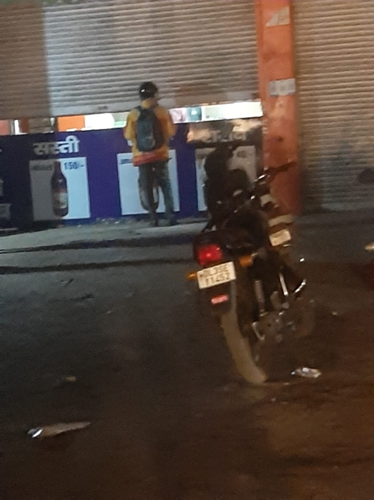 कैसे थमेगा कोरोना- ज़ब देर रात तक गुलज़ार रहता बाजार.. खुलते है शराब के ठेके