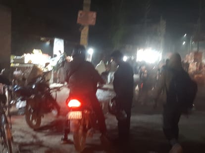 कैसे थमेगा कोरोना- ज़ब देर रात तक गुलज़ार रहता बाजार.. खुलते है शराब के ठेके
