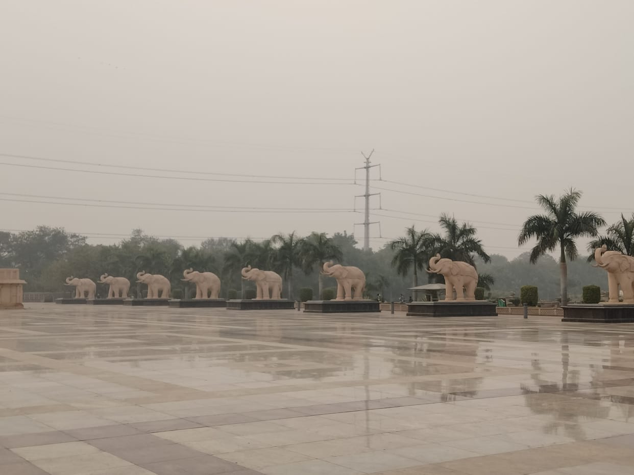दलित प्रेरणा स्थल में चुनाव चिन्ह को लेकर ढकने की मांग