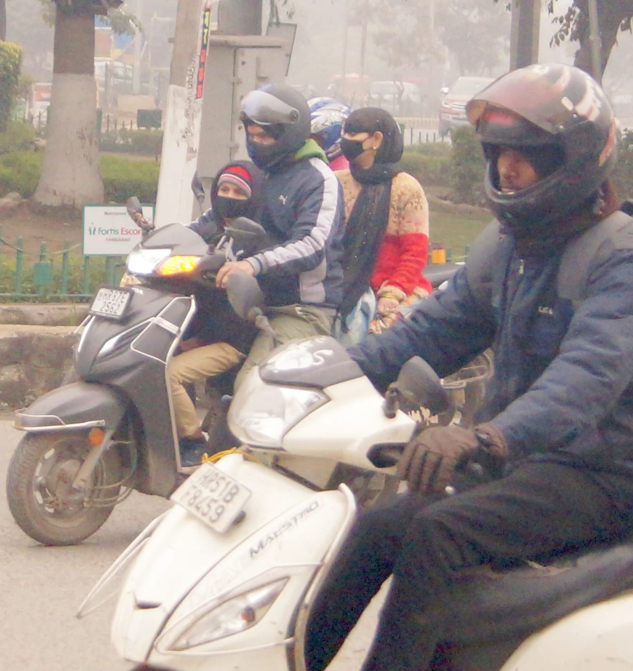 फरीदाबाद में शुक्रवार को सुबह ही छाया कोहरा ।
