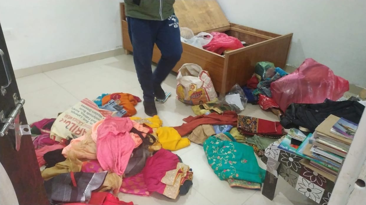 हेलीमंडी की शिव कालोनी में अज्ञात चोरों द्वारा चोरी की।