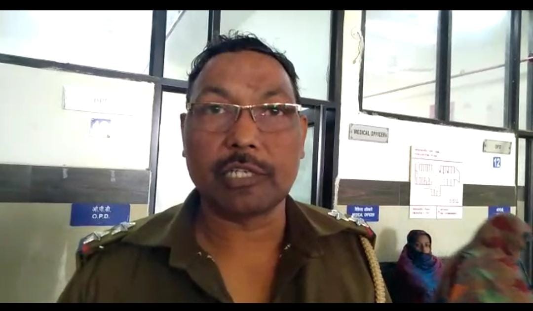 बैंक मैनेजर के साथ अभद्रता के आरोपी ने पुलिस थाना में कर्मचारी के साथ की मारपीट
- एएसआई राममेहर की फाड़ी वर्दी