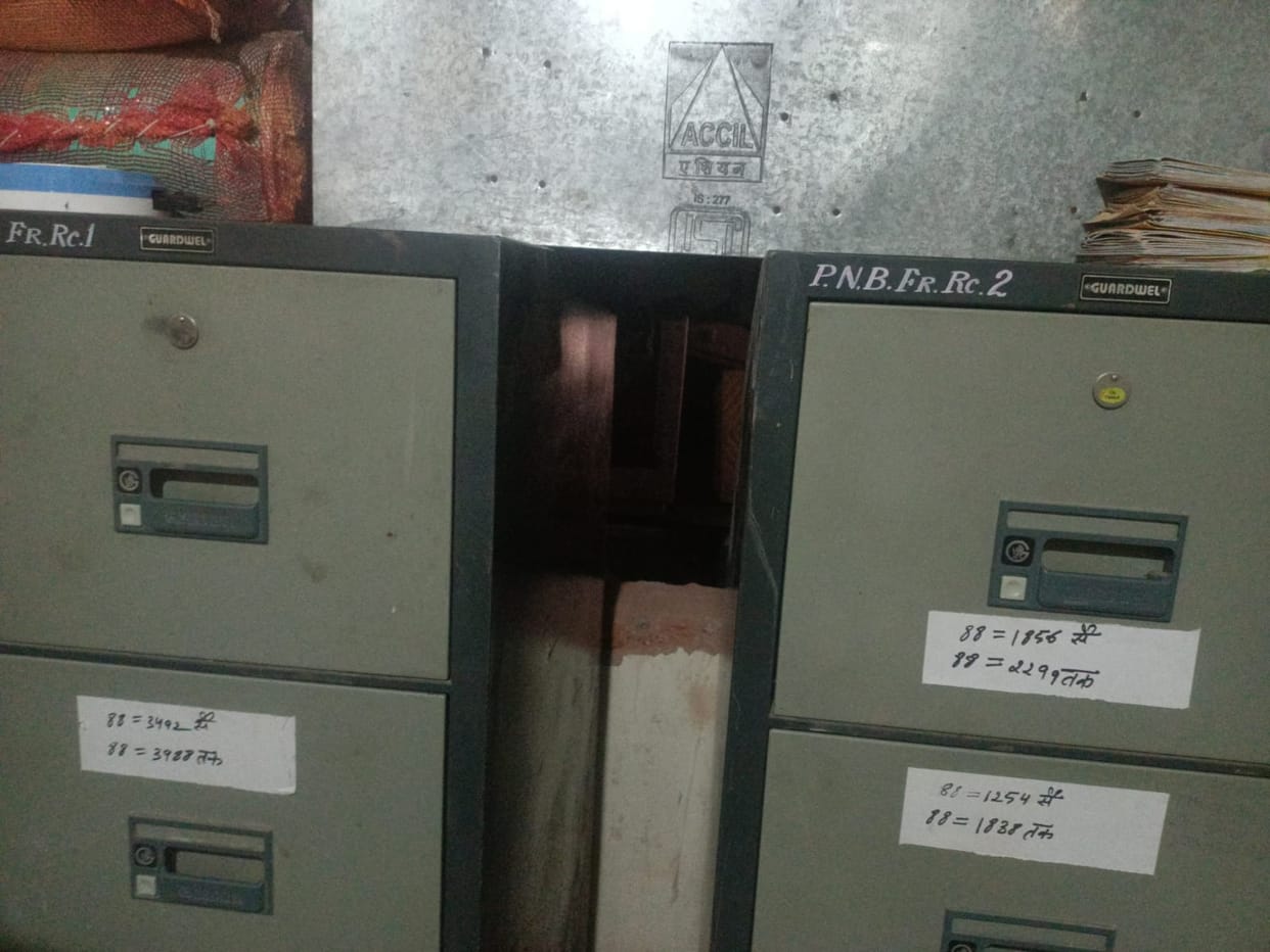 जुलाना के पीएनबी बैंक की दीवार में चोरों ने लगाई सेंध, जांच में जुटी पुलिस