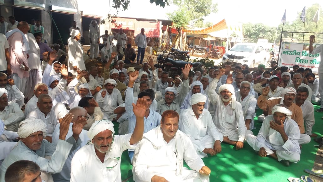 रोडवेज कर्मचारियों  ने शुरू किया 2 घंटे का धरना